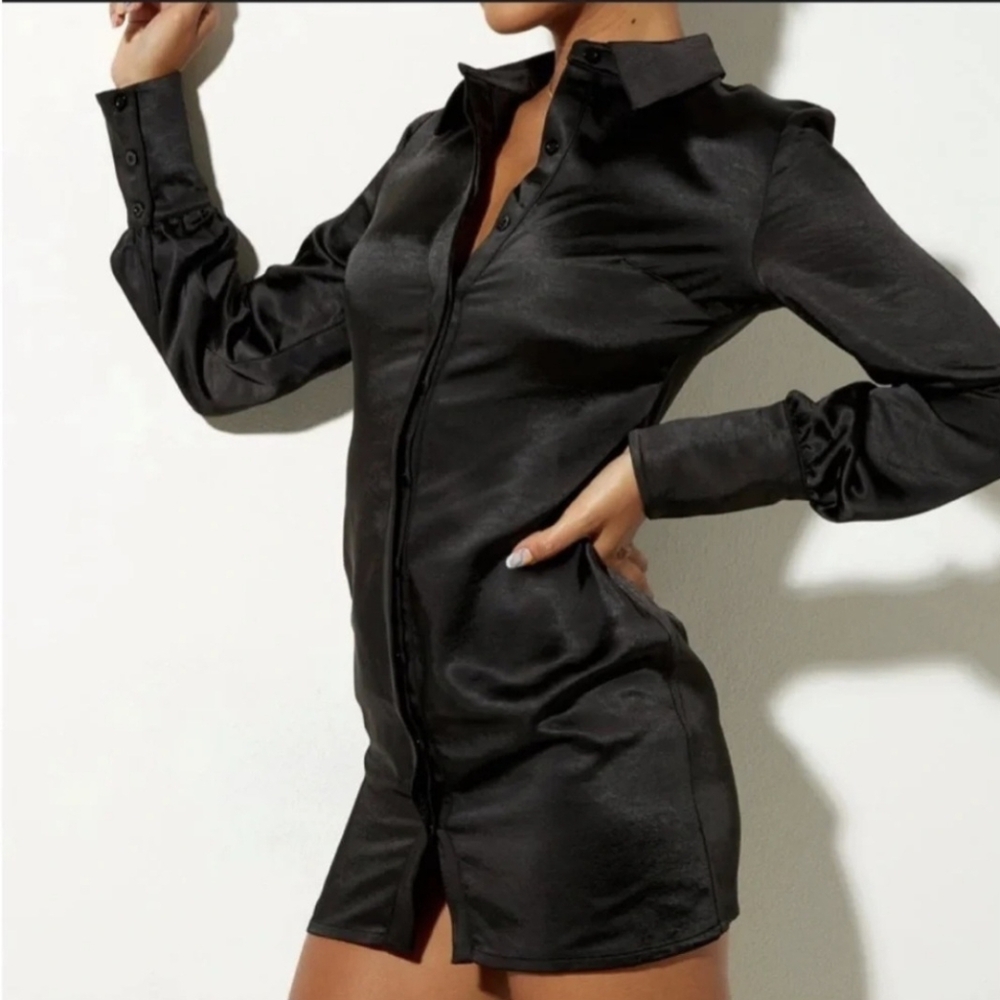 Motel SATIN LONG SLEEVE BUTTON UP MINI DRESS